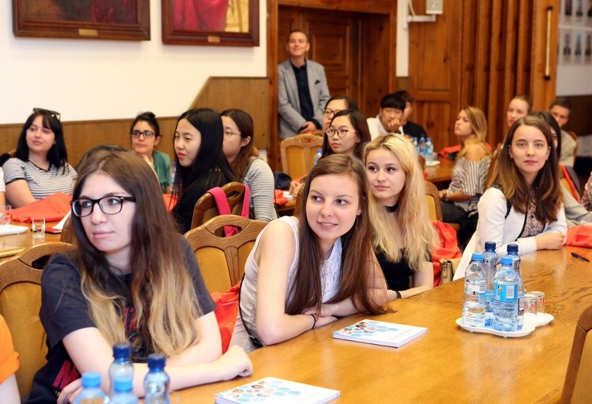 Studenci z kilkunastu krajów będa poznawać polską kulturę 