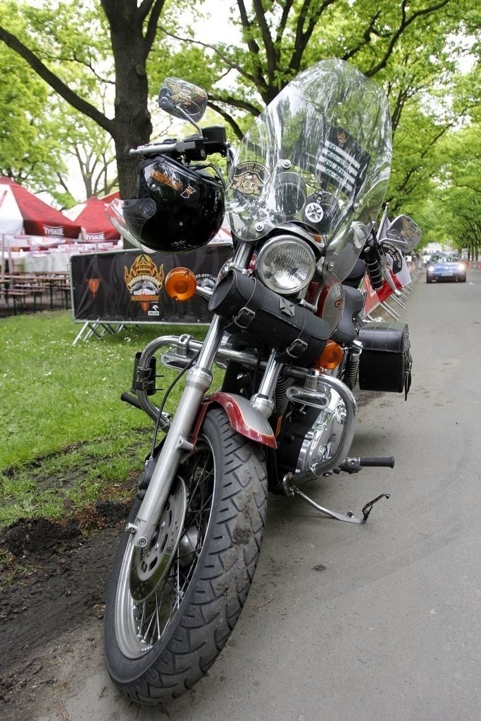 Przygotowania do zlotu motocykli Harley-Davidson na...
