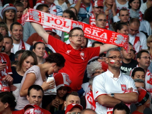 Czy Polacy masowo zapłacą za mecz polskiej kadry, czy na znak protestu zbojkotują spotkanie z Czarnogórą? O tym przekonamy się już dzisiaj. Na zdjęciu: polscy zawodnicy trenują podczas ostatniego zgrupowania w Gdańsku. 