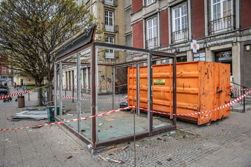 Rozbiórka kiosku przy Targu Drzewnym w Gdańsku