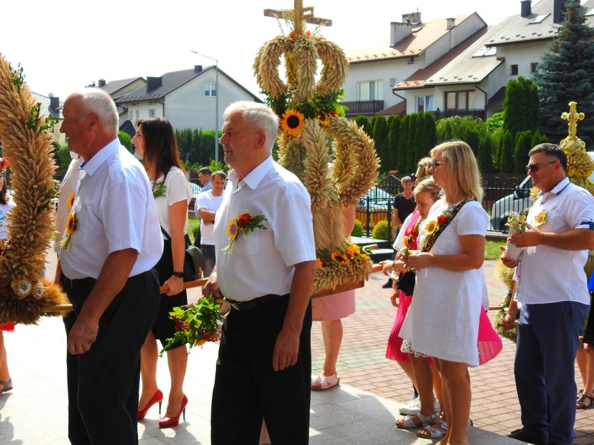 Gminne dożynki w Połańcu. Do zabawy porwały zespoły Effect i Parzenica - zobacz zdjęcia