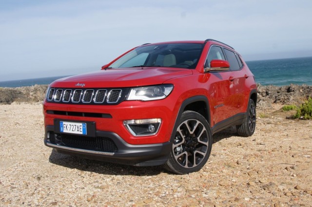 Jeep Compass – testKręte uliczki Lizbony, malownicze trasy wybrzeża Oceanu Atlantyckiego, strome skaliste drogi parku narodowego Sintra–Cascais. To idealne środowisko dla nowego Jeepa Compassa, najbardziej terenowego wśród kompaktowych SUV-ów segmentu C, który zaskakuje wyglądem, jakością i imponuje w terenie.  fot. Bartłomiej Pobocha