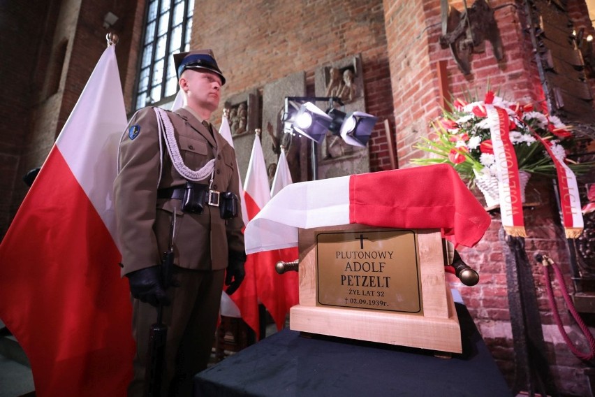 9 żołnierzy, w tym pochodzących z regionu świętokrzyskiego, pochowano na Westerplatte