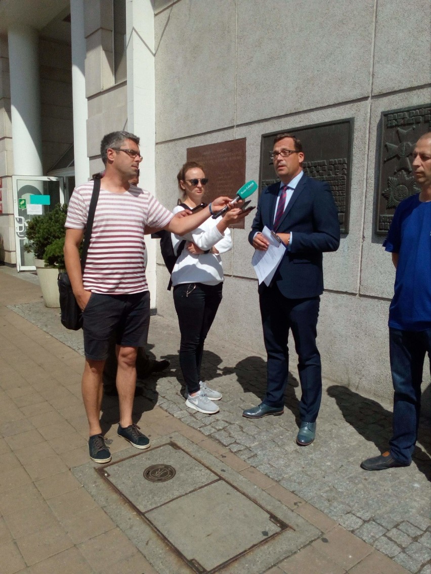 Marcin Strzelczyk z SLD pyta prezydenta Gdyni o sprawę zbycia udziałów w PEWIK