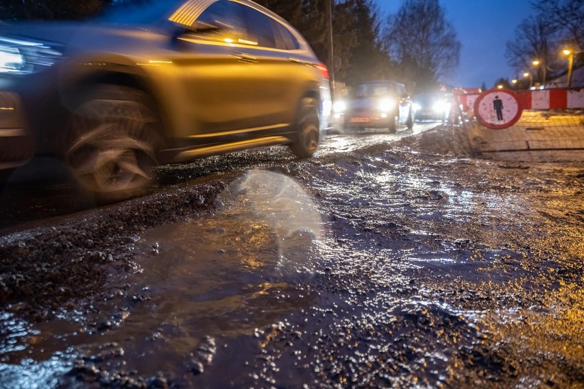 Kraków. Zmiany w komunikacji miejskiej na ul. Królowej Jadwigi. Autobusy przegubowe nie dadzą rady                                       