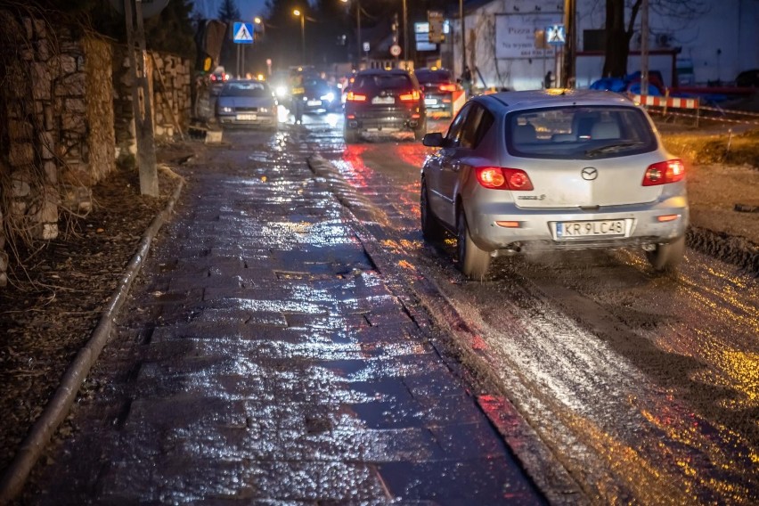 Kraków. Zmiany w komunikacji miejskiej na ul. Królowej Jadwigi. Autobusy przegubowe nie dadzą rady                                       