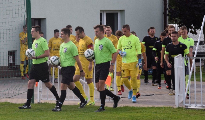 Remisem 2:2 zakończyły się derby gminy Krasne w rzeszowskiej...