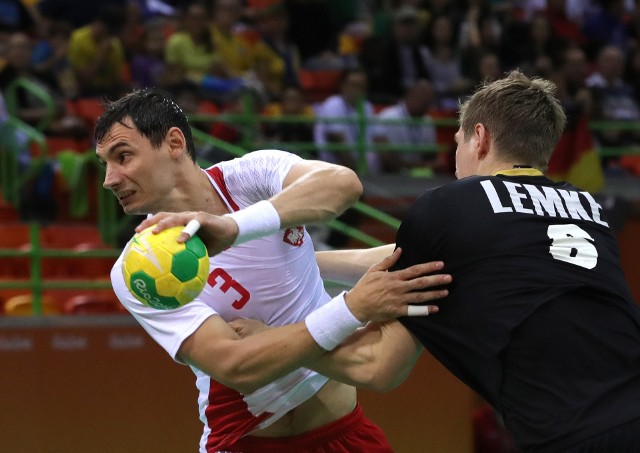 Krzysztof Lijewski podczas meczu Polska - Niemcy na igrzyskach olimpijskich w Rio de Janeiro (2016).