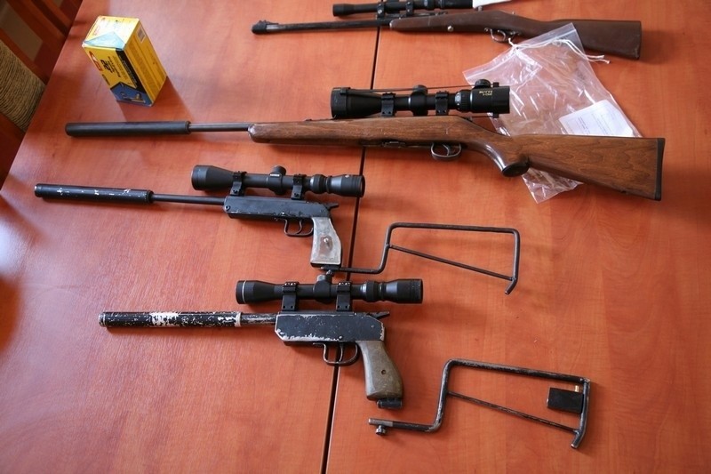 Policjanci z CBŚ rozbili grupę handlarzy bronią