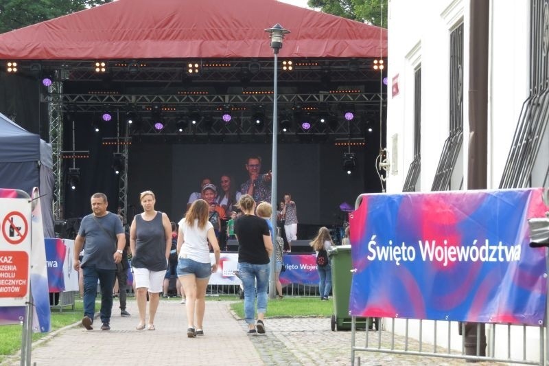 Święto województwa kujawsko-pomorskiego - astrofestiwal w Brodnicy - koncert Rozes