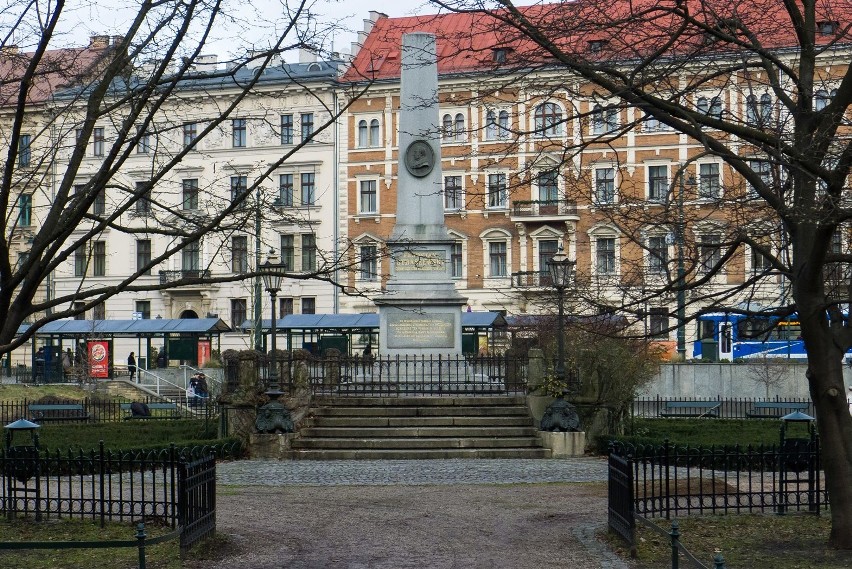 Pomnik Floriana Straszewskiego, to największy pomnik na...