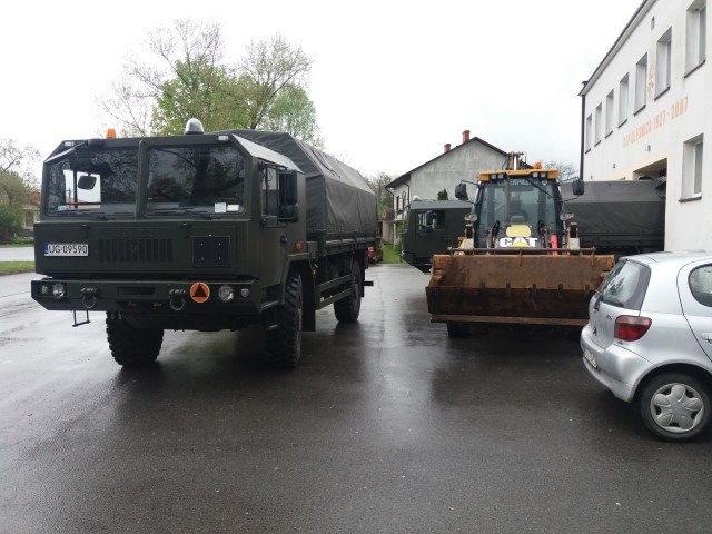 Transport żywności do Oleśnicy odbył się za pomocą wojskowych samochodów