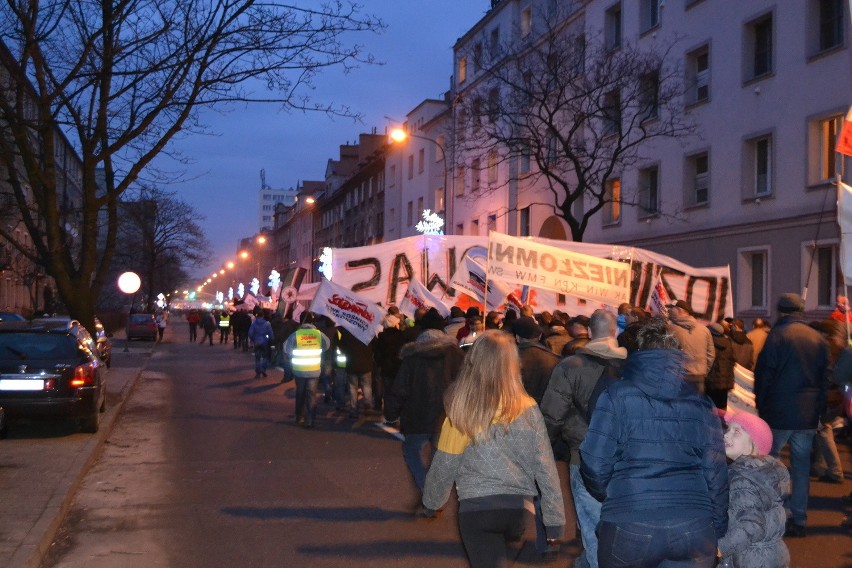 Strajk w Gliwicach: Tysiące ludzi wyszły na ulice miasta [NOWE ZDJĘCIA, RELACJA]