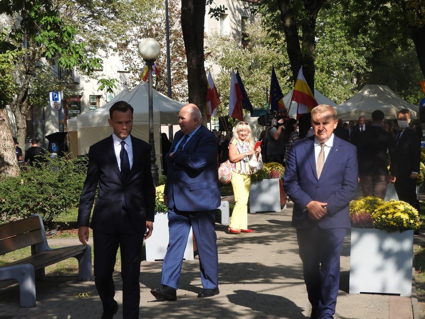 Skwer im. Pawła Adamowicza znajduje się w pobliżu ulicy...