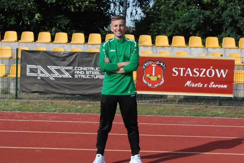 Ernest Rozmysłowski wraca do czwartoligowej Pogoni Staszów i w sezonie 2021/22 ma być jej wiodącym zawodnikiem 