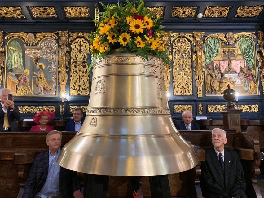 Doskonały w brzmieniu i w swej złocistej szacie, dzwon Józef...