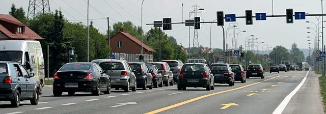 Kierowcy uważają, że wymalowanie buspasów na al. Sikorskiego to fatalny pomysł. Miasto jest innego zdania.