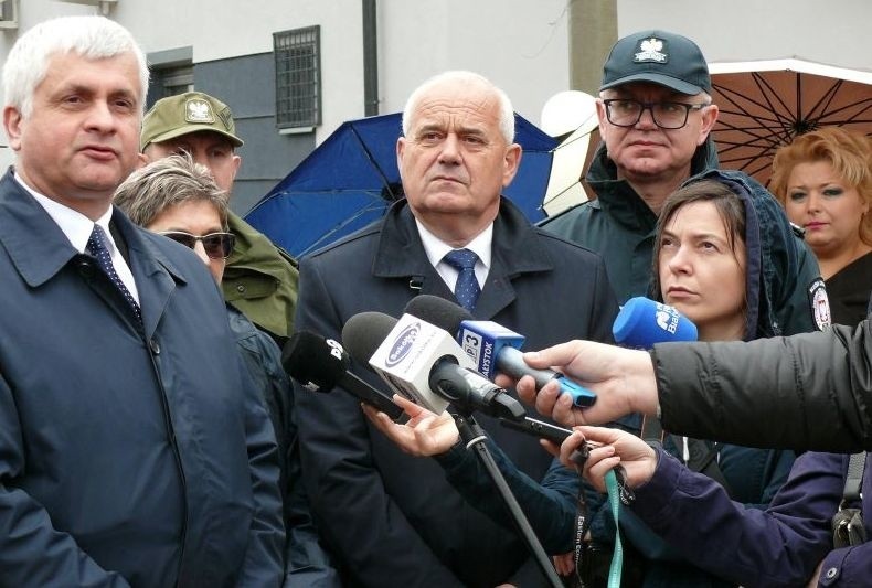 Kuźnica. Powstaje skaner do prześwietlania pociągów towarowych. Budowę wizytował wojewoda Bohdan Paszkowski [ZDJĘCIA]