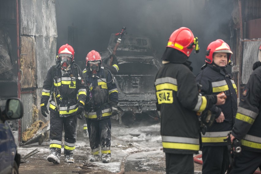 Ogromny pożar na ul. Gromadzkiej w Krakowie