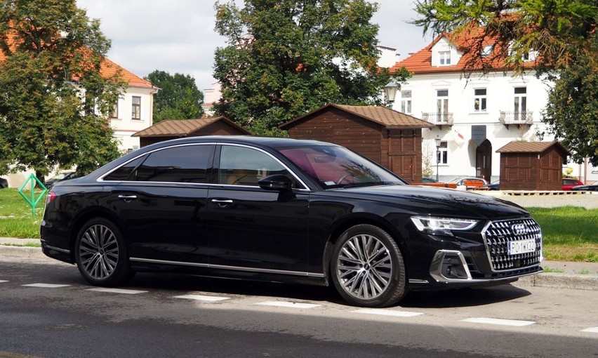 Audi A8 L 4.0 V8 60 TFSI 460 KM. Test, wrażenia z jazdy, spalanie, ceny i wyposażenie