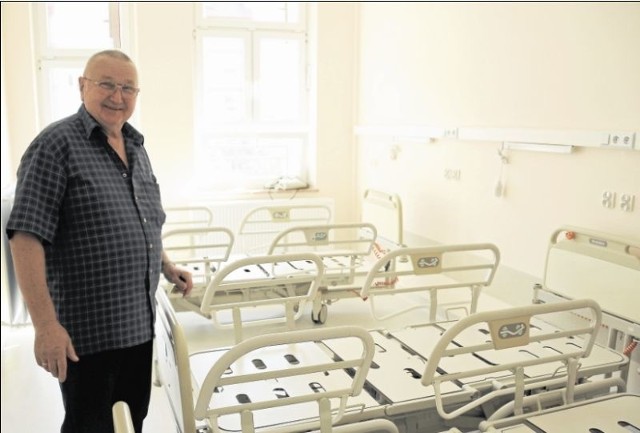 - Te łóżka czekają jeszcze tylko na materace i w tym tygodniu będą już mogły służyć chorym - mówi Jan Kondzior z Towarzystwa Przyjaciół Chorych "Hospicjum" w Białymstoku