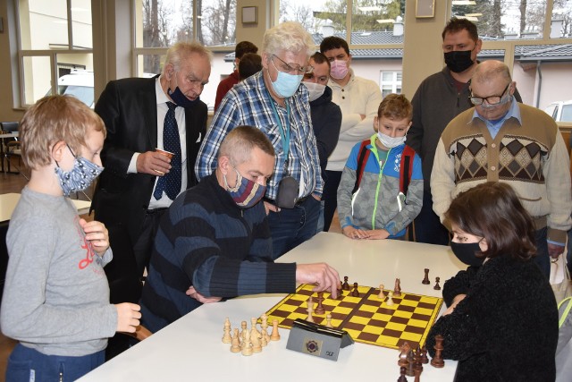Mikołajkowy turniej szachów szybkich  w Nakle. Emocji nie brakowało