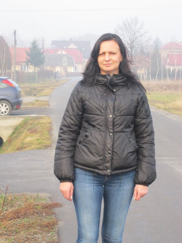 Jadwiga Dadej z Jadownik, do sieci kanalizacyjnej podłączyła  dom już dawno, teraz przekonuje mieszkańców swojej wioski,że warto. - Jest czyściej, ale przede wszystkim wygodniej - mówi