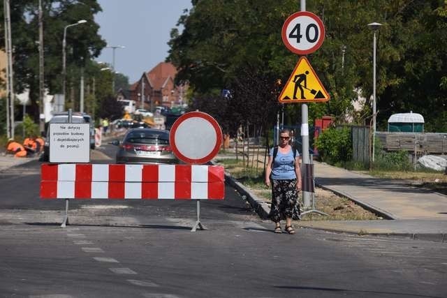 Roboty przy ul. Targowej przeciągają się z powodu zaplanowanej tam inwestycji