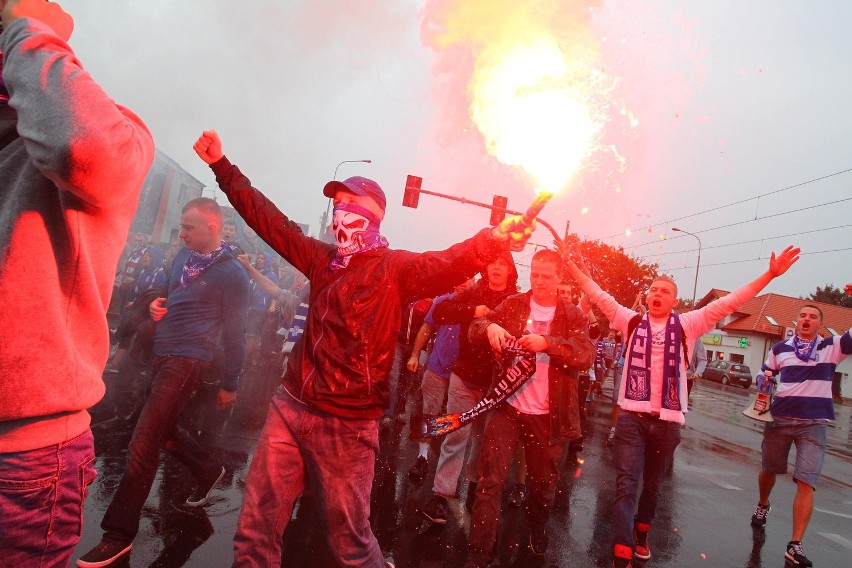 Przemarsz kibiców Lecha i Cracovii