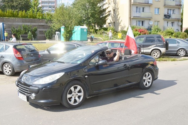 Prezydent Skarżyska - Kamiennej Konrad Kronig wziął udział w paradzie kabrioletów i aut amerykańskich.