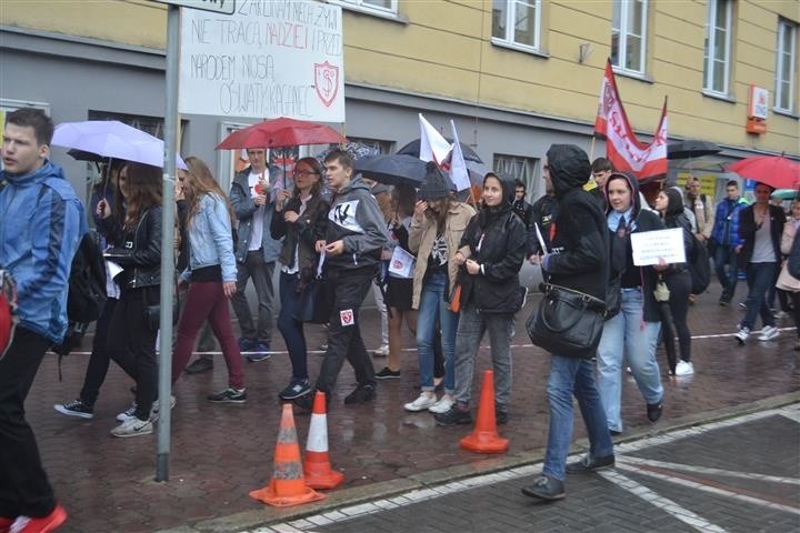 Częstochowa: Protest w obronie I Liceum Ogólnokształcącego...