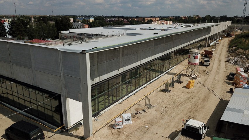Budowa Centrum Handlowego "Sekunda" w Jędrzejowie idzie pełną parą. Zobaczcie zdjęcia i film z drona