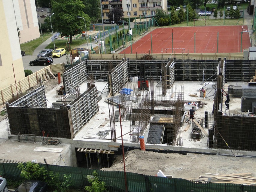 Trwa budowa apartamentowca przy ulicy Wilczej w Radomiu. W nowym bloku będzie 28 mieszkań. Jaki postęp prac? Zobaczcie zdjęcia