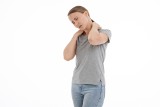 Ból szyi – przyczyny dolegliwości ze strony kręgosłupa szyjnego, bólu szyi z boku, z tyłu oraz promieniującego do karku, głowy i ramion
