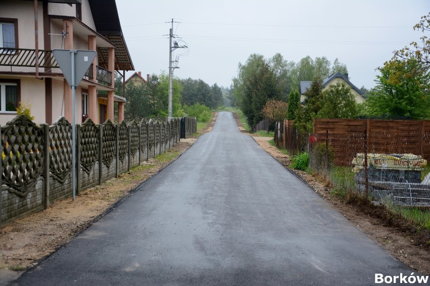 W Borkowie już wylano nowy dywanik asfaltowy.