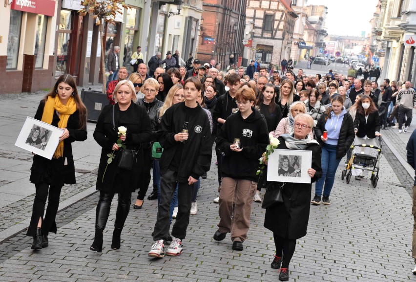 W Inowrocławiu odbył się marsz milczenia. Uczestnicy uczcili...