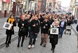 W centrum Inowrocławia przeszedł marsz milczenia. Uczestnicy uczcili 13-letnią Nadię