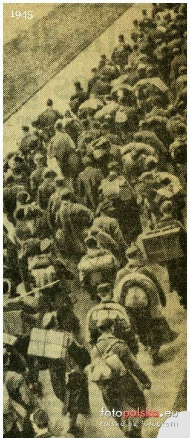 Żołnierze Wermachtu idący do niewoli.