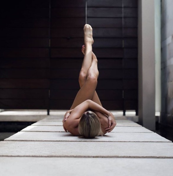 Zobaczcie niezwykłe fotografie tajemniczej joginki, która na...
