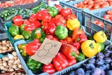 Warzywa i owoce na targu w Pińczowie w piątek, 28 października. Jakie ceny?