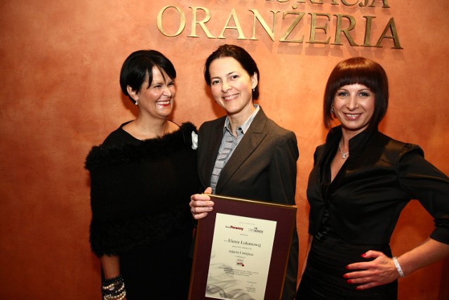 Każda kobieta jest przedsiębiorcza, bo prowadzenie domu, to jak prowadzenie malutkiej firmy. Ale takie nagrody zawsze cieszą – mówi Elena Łukanowa (w środku). Z lewej - Małgorzata Pawluczuk, a z prawej - Joanna Tarnogórska.