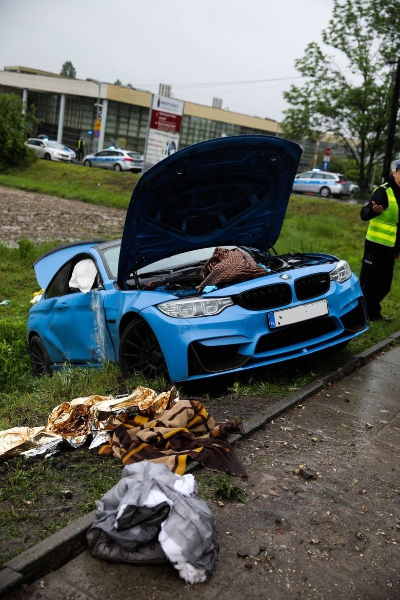 Kraków. Dramatyczny wypadek na Balickiej. BMW wjechało w grupę osób