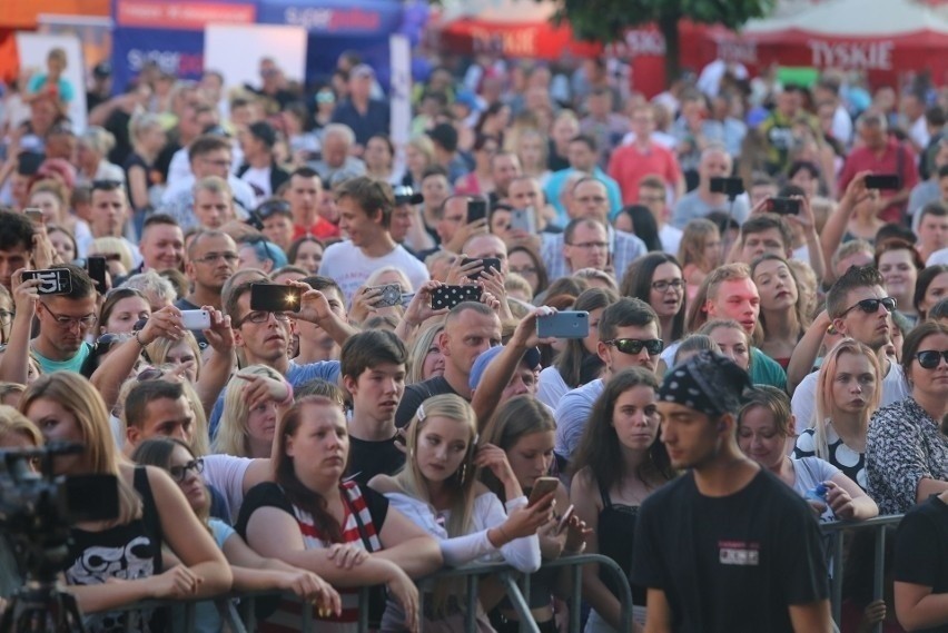 Zobacz kolejne zdjęcia. Przesuwaj zdjęcia w prawo - naciśnij...