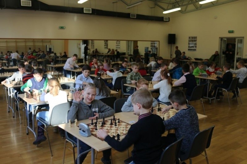Turniej szachowy w Jastrzębiu: Grają świetnie