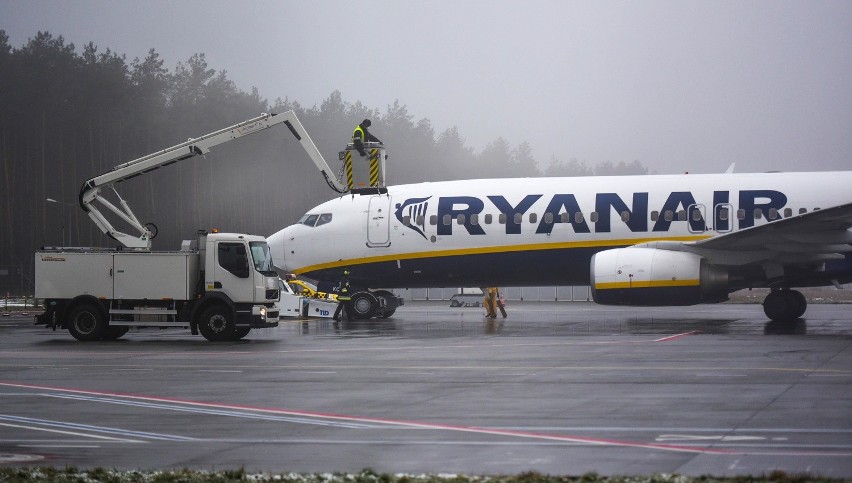 lotnisko Bydgoszcz mgła samolot Ryanair...