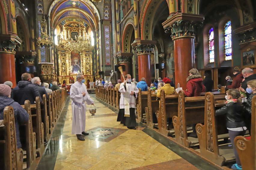 Święcenie pokarmów w sosnowieckiej Bazylice Wniebowzięcia...