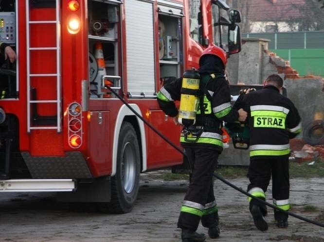 Szczecin: Zawalił się dach w dawnej przychodni przy Słowackiego [zdjęcia]