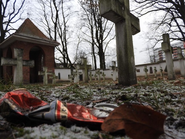 Proboszcz parafii ewangelicko-augsburskiej w Białymstoku ks. Tomasz Wigłasz mówi, że cmentarz niestety bardzo często jest zaśmiecony.