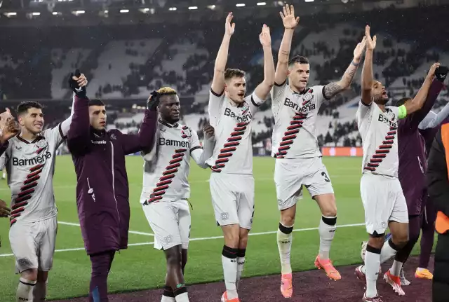 Piłkarze Bayeru Leverkusen celebrują awans do półfinału Ligi Europy po pokonaniu West Hamu United