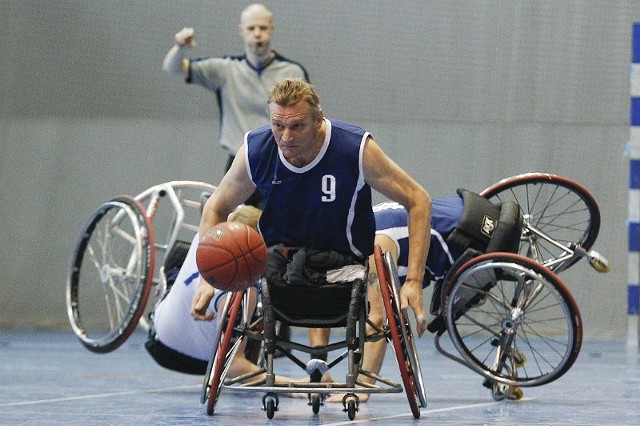 Jan Cyrul to niezniszczalny zawodnik -  mimo 51 lat nadal należy do najlepszych wózkarzy w kraju, jest też ważną postacią reprezentacji Polski. 